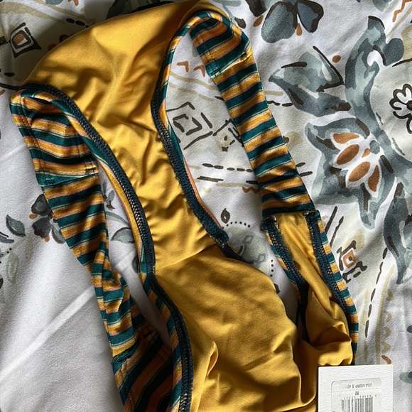 NWT O’Neill Natasha Side Twist Bikini Bottoms; M - Picture 7 of 8